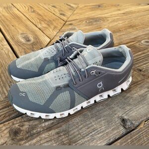 On Cloud Running Shoes - Mens 10